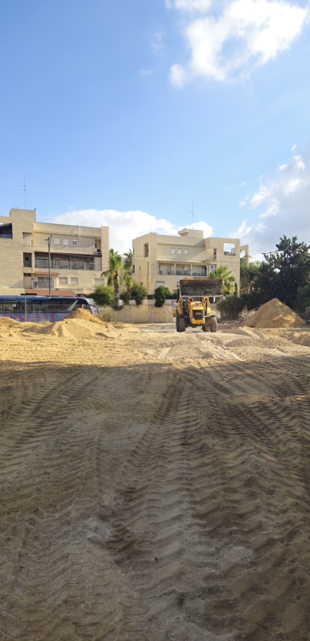 אחרי שנים של המתנה: המהפכה החלה בבית הספר החרדי באור עקיבא. הטרקטורים כבר עלו לשטח