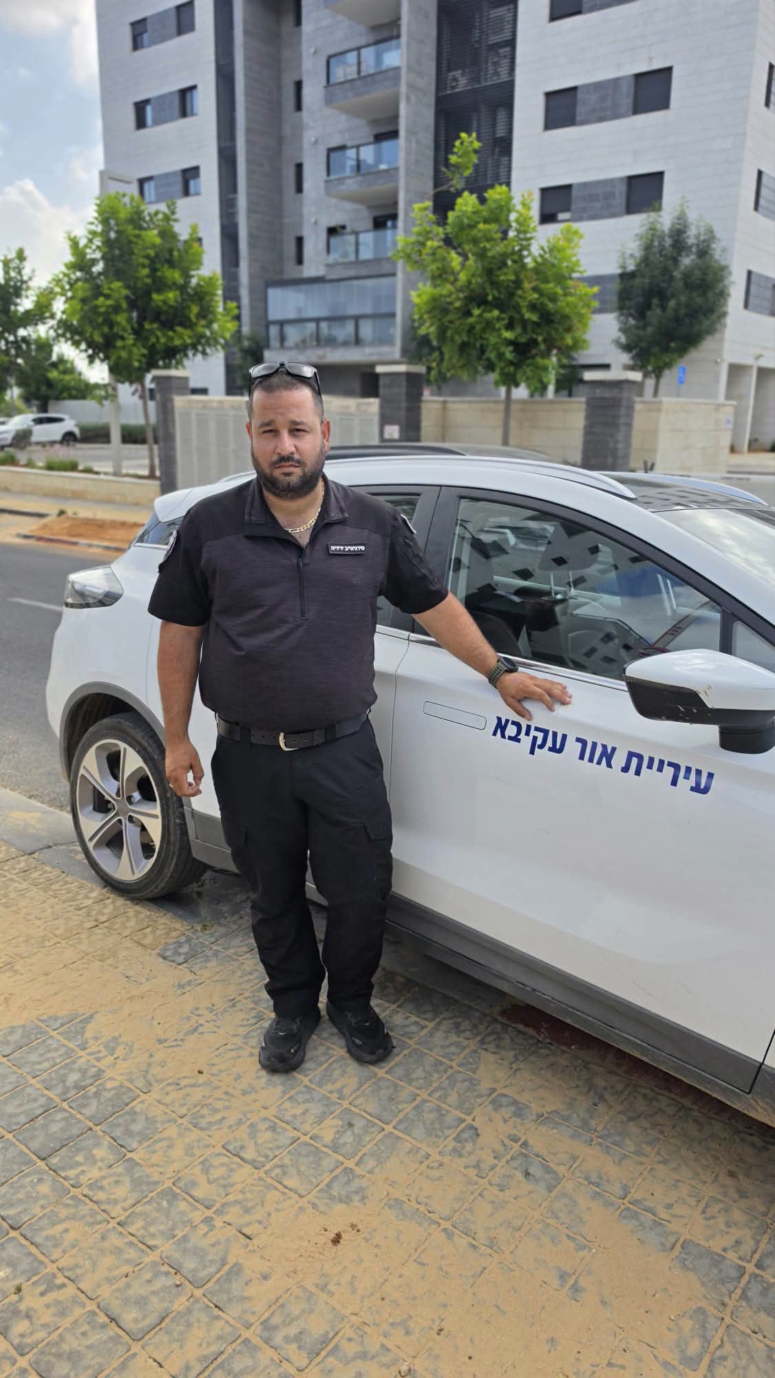 זיהה עשן, הסתער על הדירה ומנע אסון: כך פעל פקח עיריית אור עקיבא ברגעי האמת