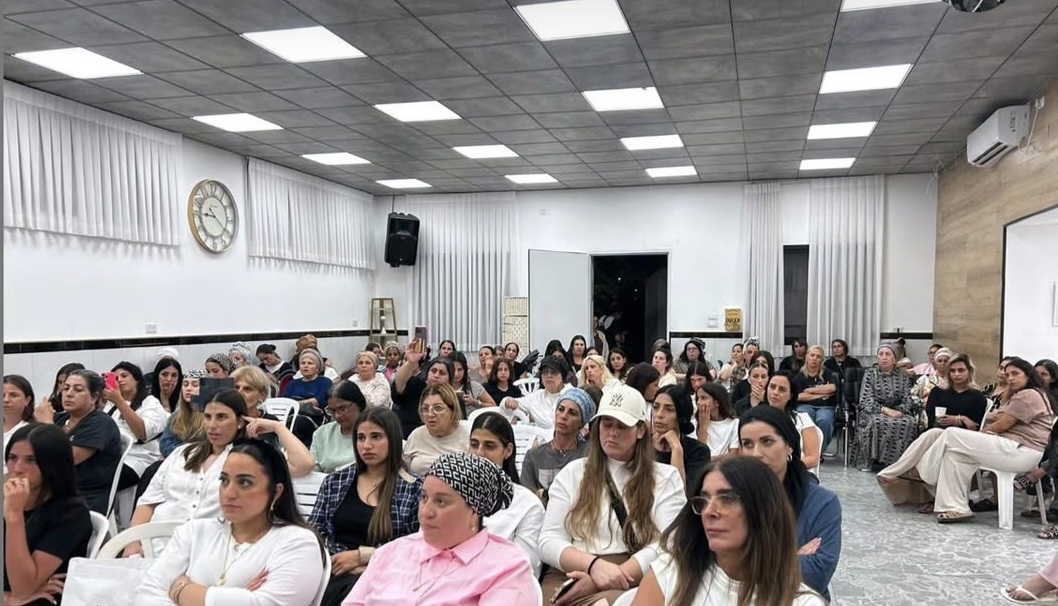 150 נשים, תפילה אחת ורגע שלא הותיר עין יבשה: ערב של אמונה, אחדות וחיזוק באור עקיבא