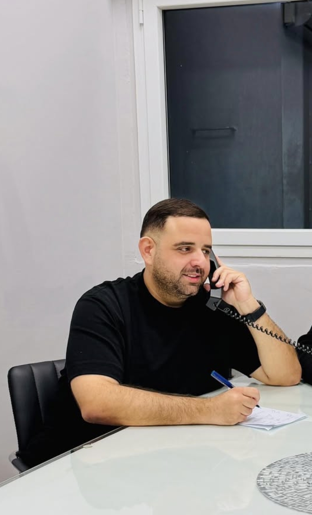 כשעשייה פוגשת פוליטיקה: האם הניסיון להחליש את רון אלקובי פוגע גם באינטרס של אור עקיבא?