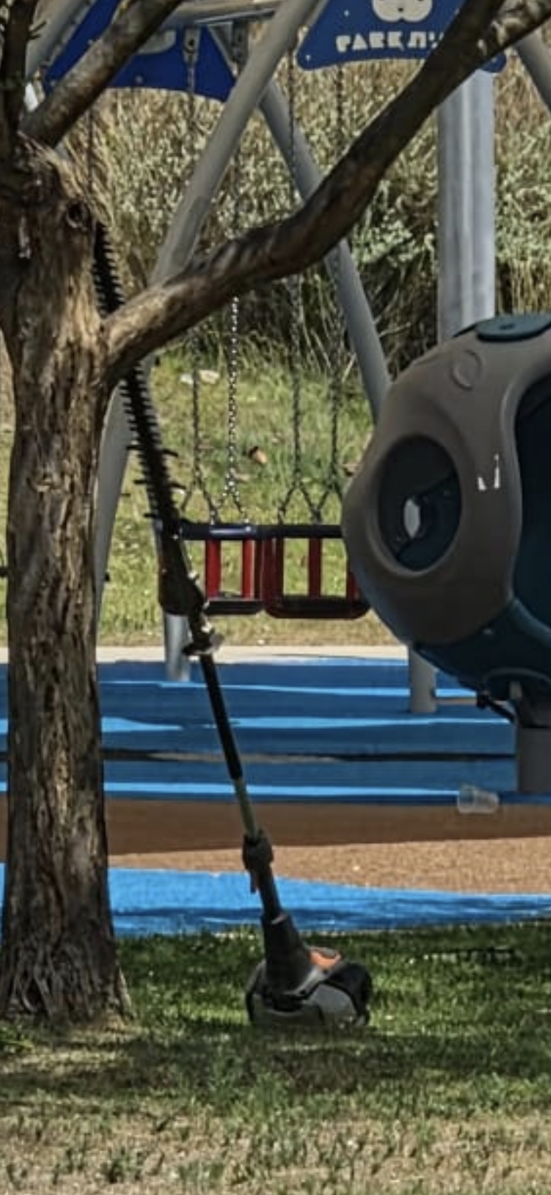 סכנת חיים בפארק באור ים: מסור גובה חשמלי הושאר ליד מתקני המשחקים "זה היה עלול להסתיים באסון"