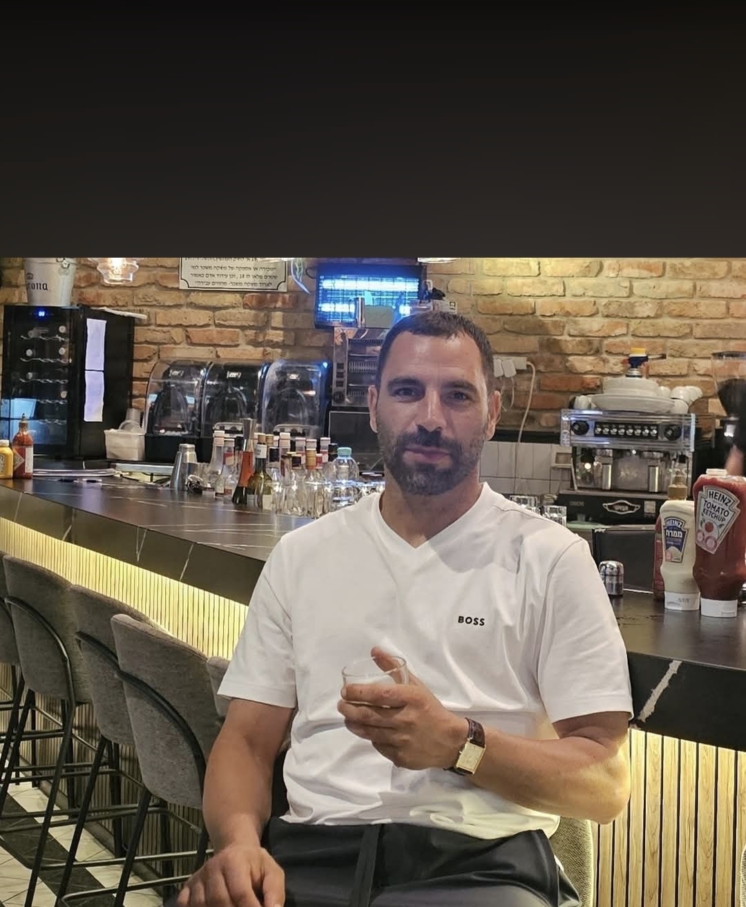 מי הזמר שרכש מנגל מעוצב מהאמן בתחומו איתן יוסיפוב מאור עקיבא