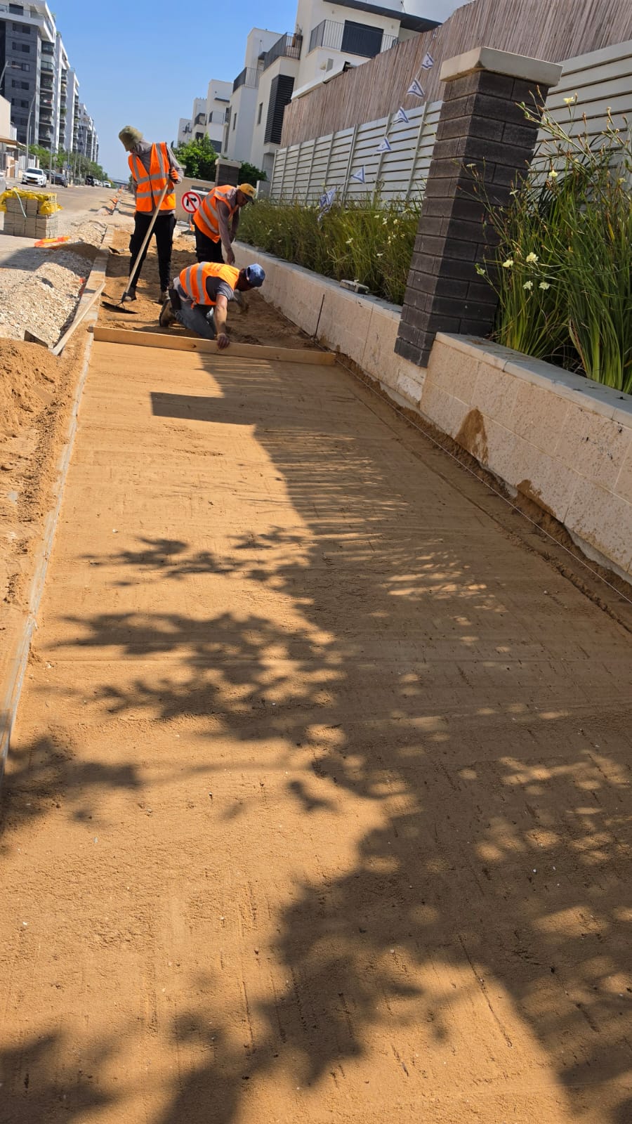 חסימות זמניות בחניונים: עבודות ריצוף ברחוב מור באור ים