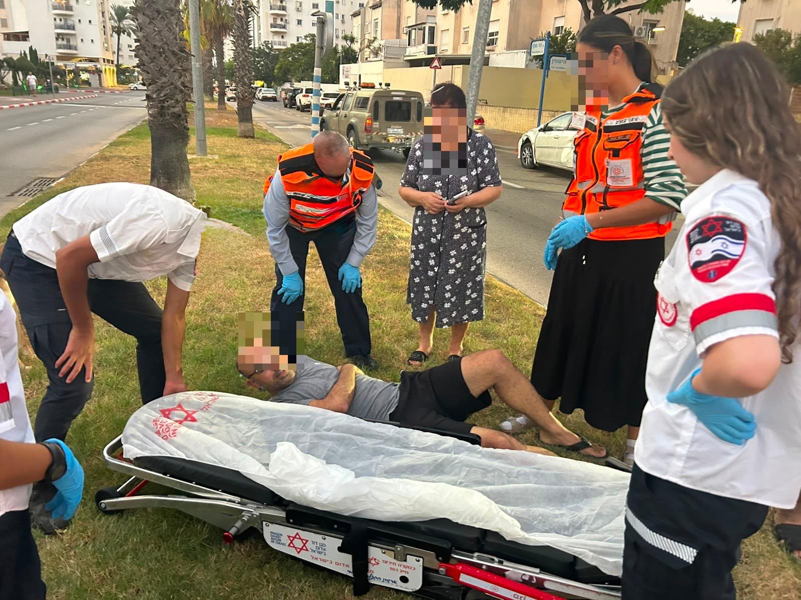 תאונה בשדרות המלך דוד באור עקיבא: רכב סטה והתנגש חזיתית בעץ