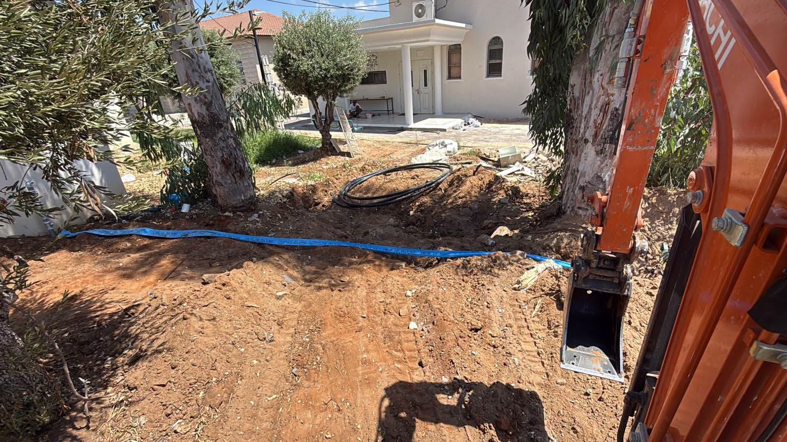 עבודות תשתית במתחם בתי הכנסת ברחוב הלל: קו המים מוחלף ומדי מים חדשים הותקנו