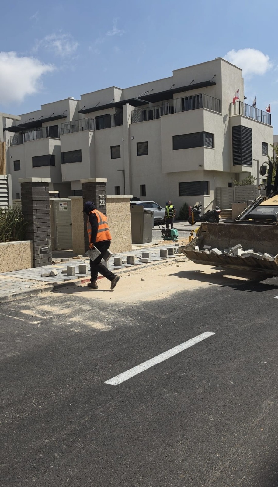 עבודות הריצוף ברחוב מור נכנסות לשלב הבא: אלה הימים שבהם ייחסמו הכניסות לחניונים