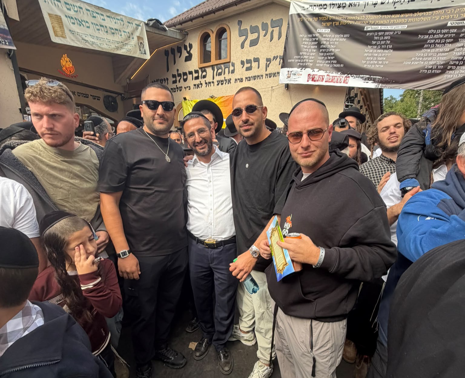 "הלב של אור עקיבא פעם באומן: כ־100 מתושבי העיר השתתפו במעמד ראש השנה הגדול בעולם היהודי"