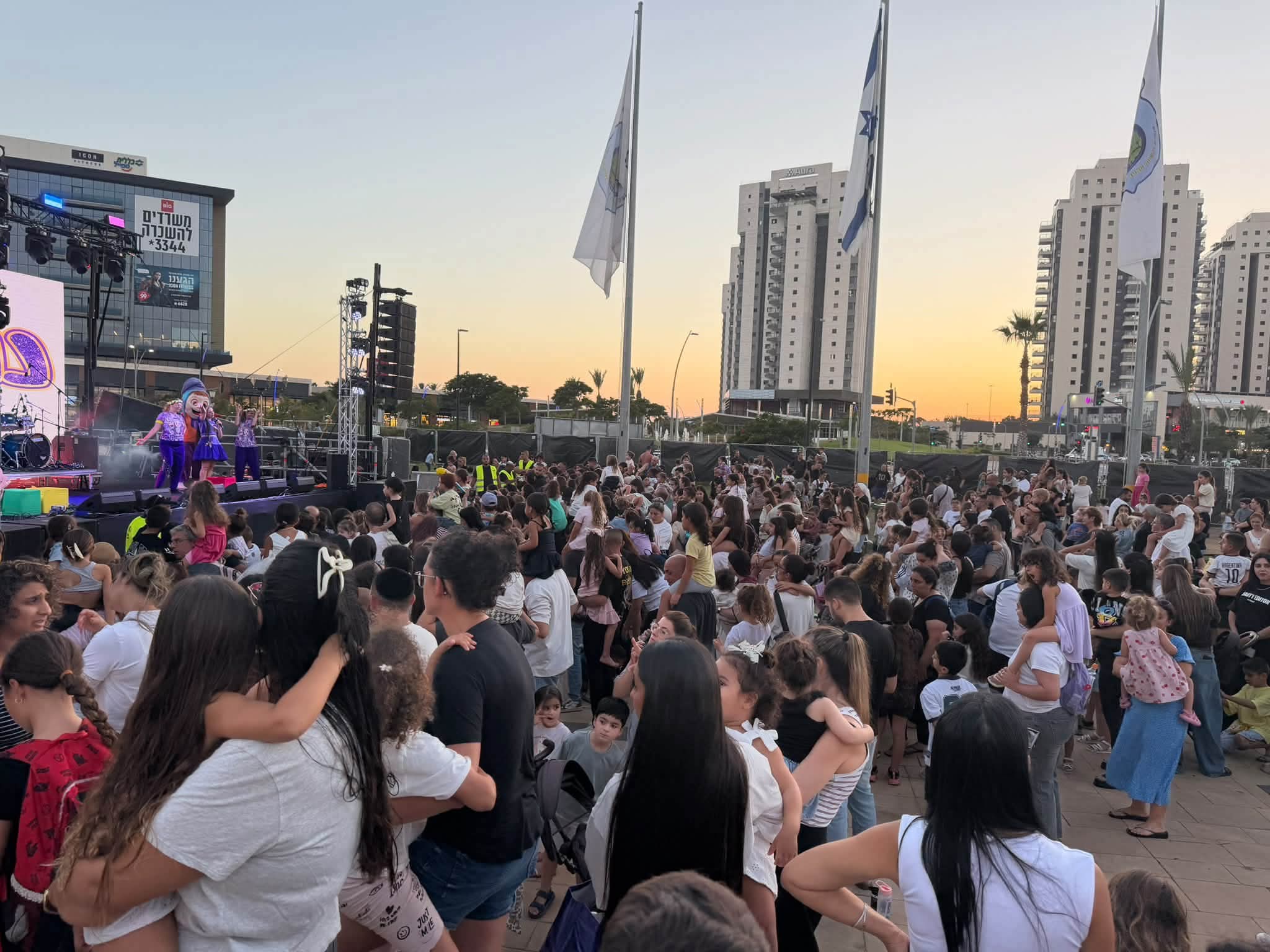 מאות משפחות השתתפו בהפנינג סוכות של מתנ"ס אור עקיבא